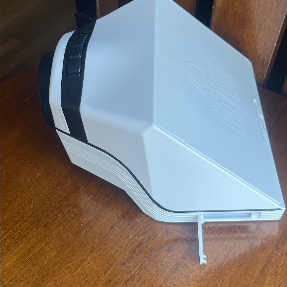Smartphone Projector with 40" Screen - Picture 6 of 6